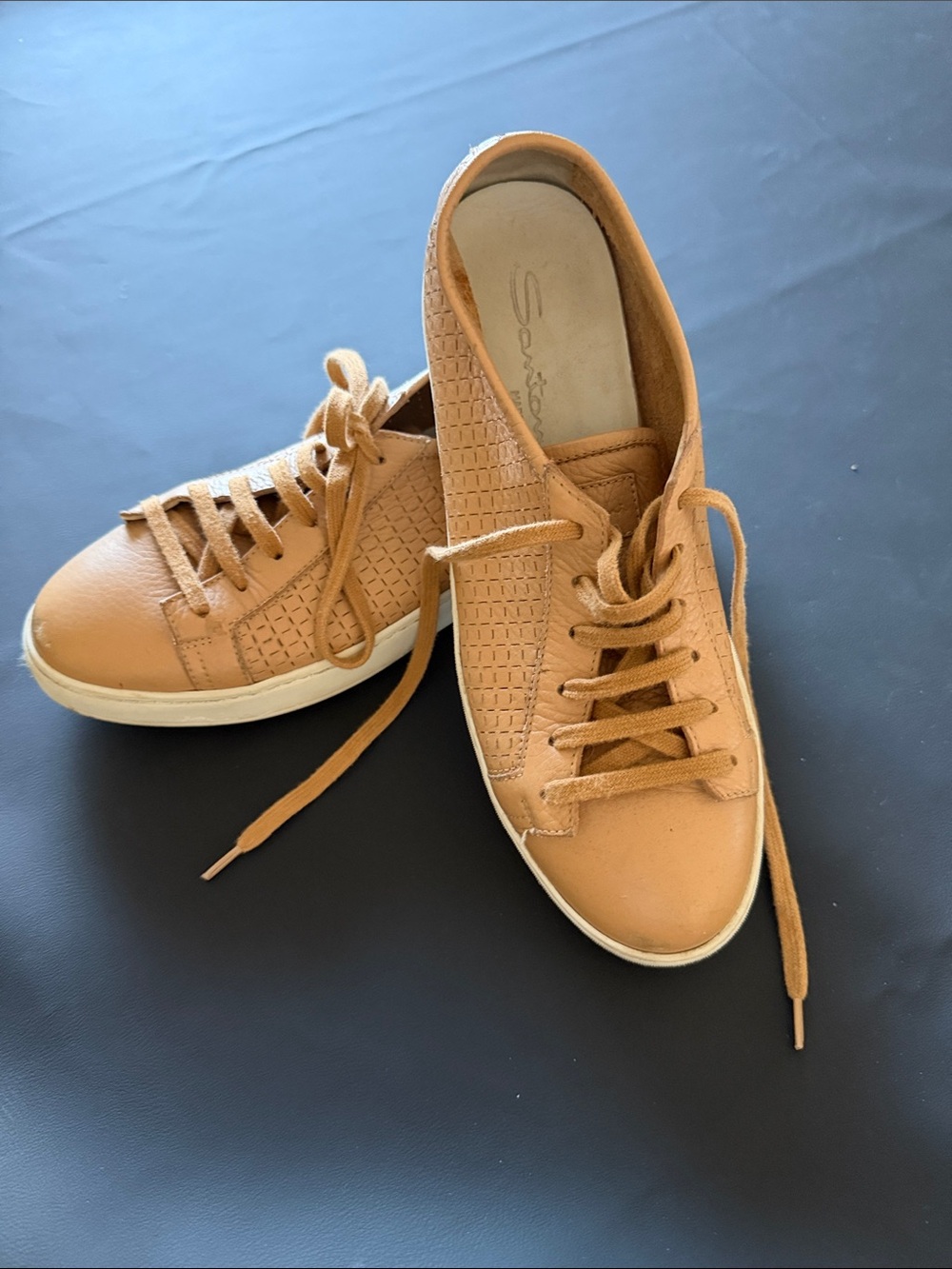 Women’s Casual Leather Lace-Up Sneakers in Tan